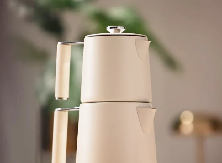Luna kettle close-up